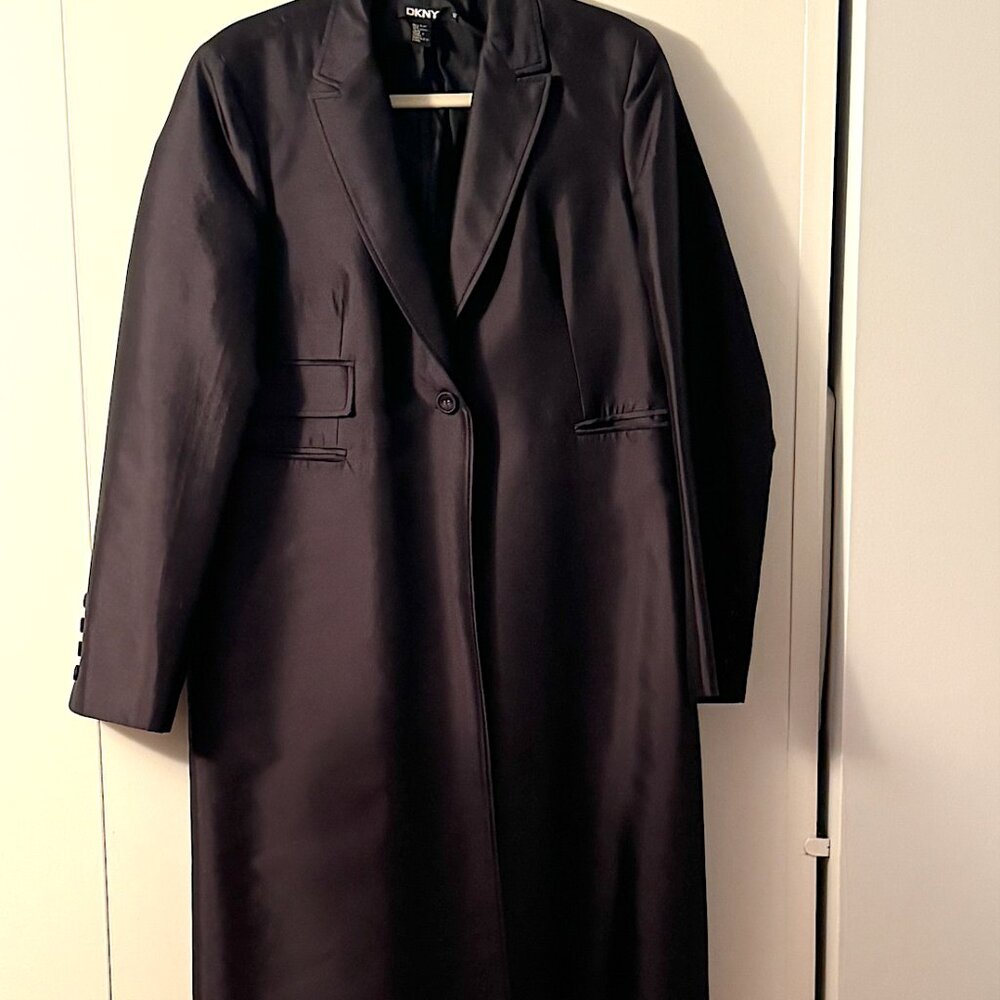 BEAUTIFUL DKNY silk and wool coat with pockets and cloth covered buttons - Picture 4 of 8